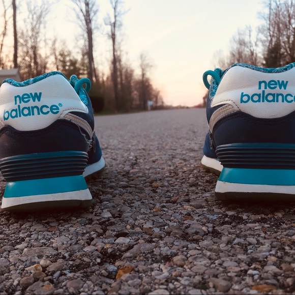 New Balance 574 - Picture 7 of 7